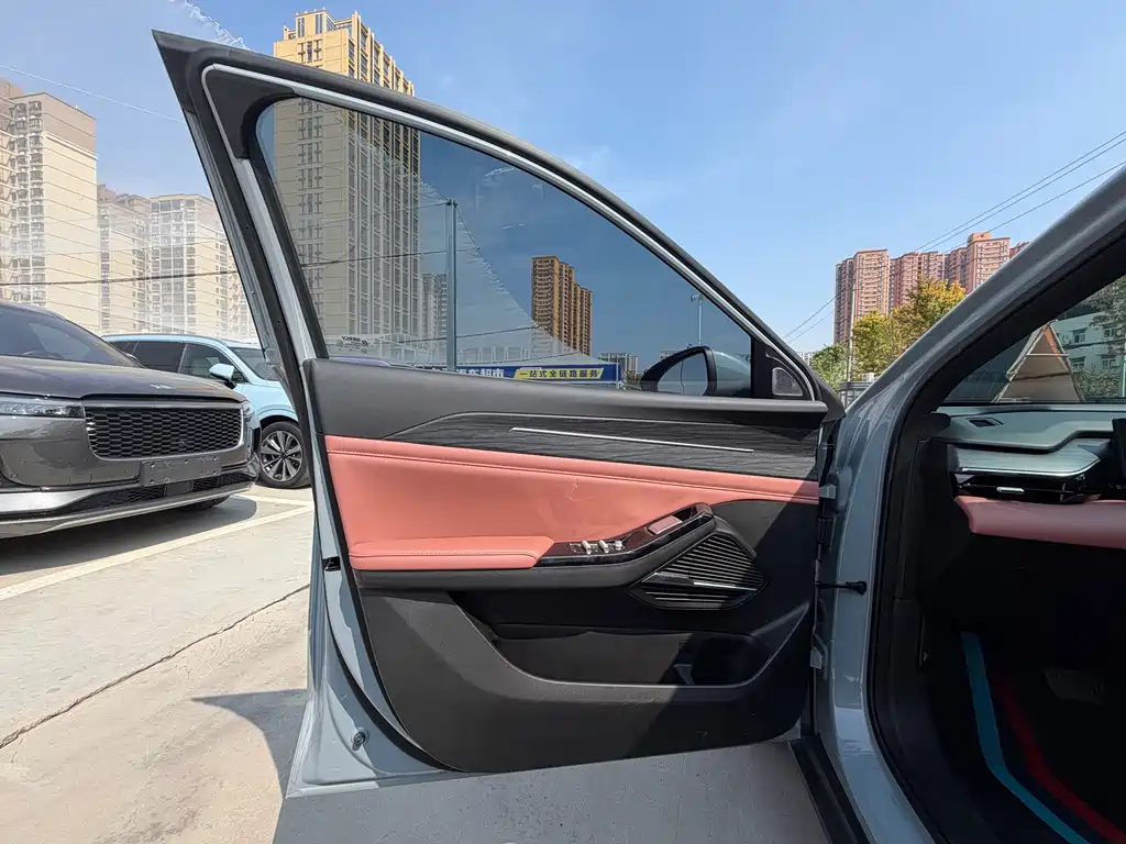 Geely Galaxy L6 2026 — фото 15