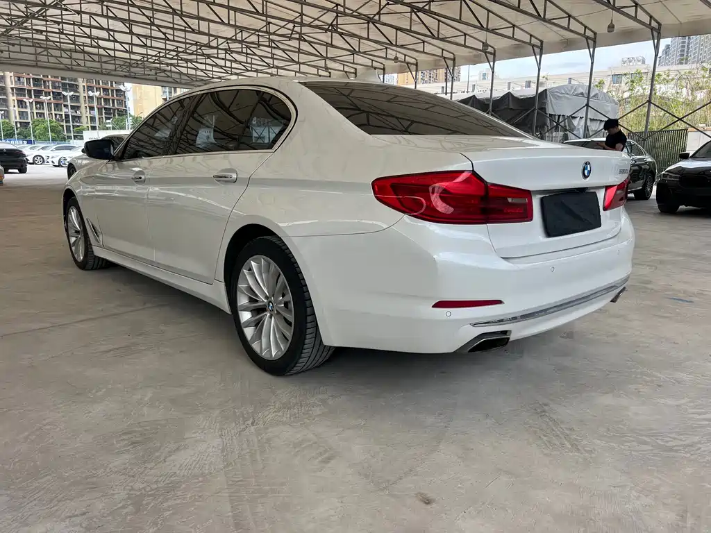 BMW 5 Series 2018 — фото 7