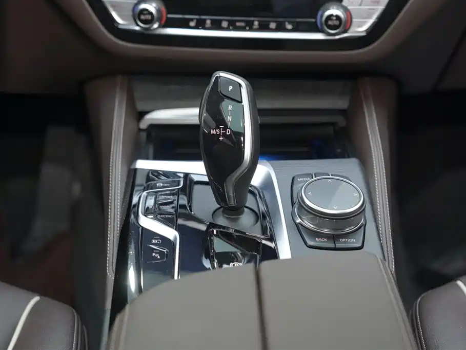 BMW 5 Series New Energy 2022 — фото 22