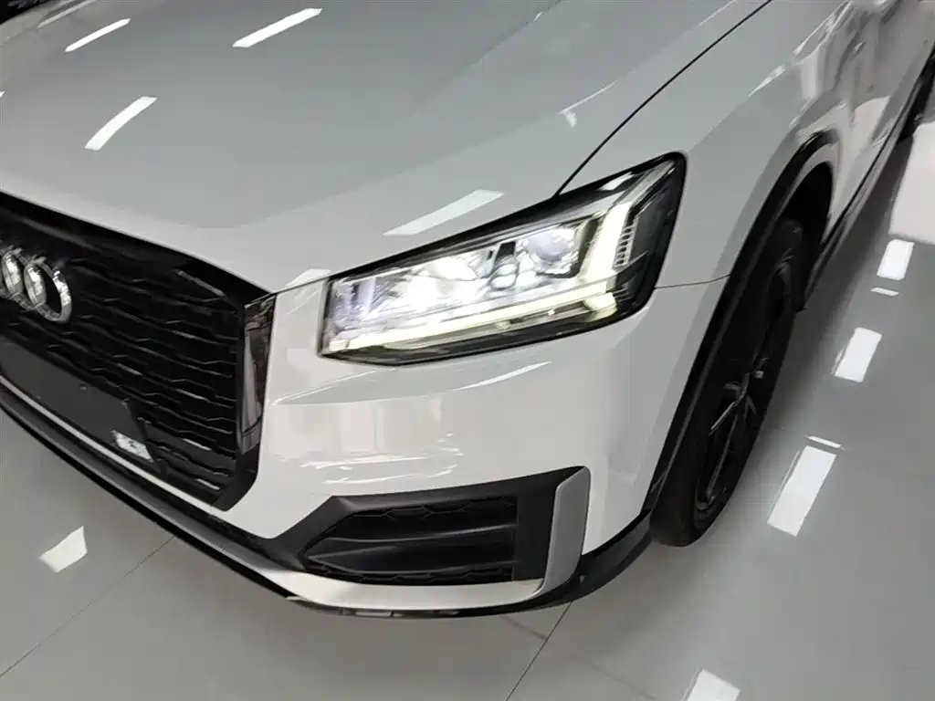 Audi Q2L 2021 — фото 23