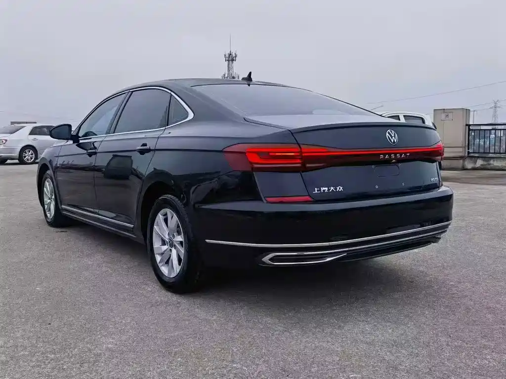 Volkswagen Passat 2023 — фото 9