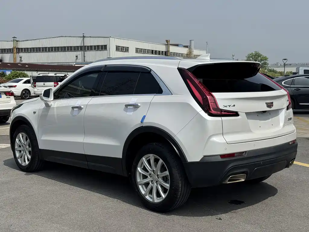 Cadillac XT4 2022 — фото 9