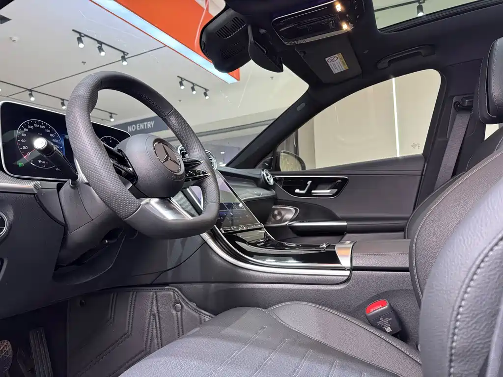 Mercedes-Benz C-Class 2024 — фото 11