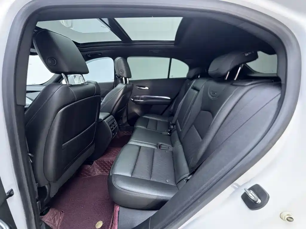 Cadillac XT4 2022 — фото 16