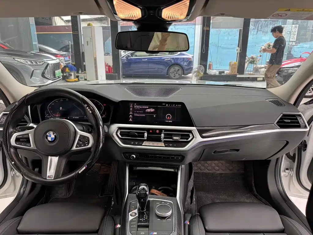 BMW 3 Series 2019 — фото 12