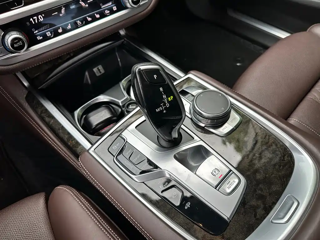 BMW 7 Series 2016 — фото 16
