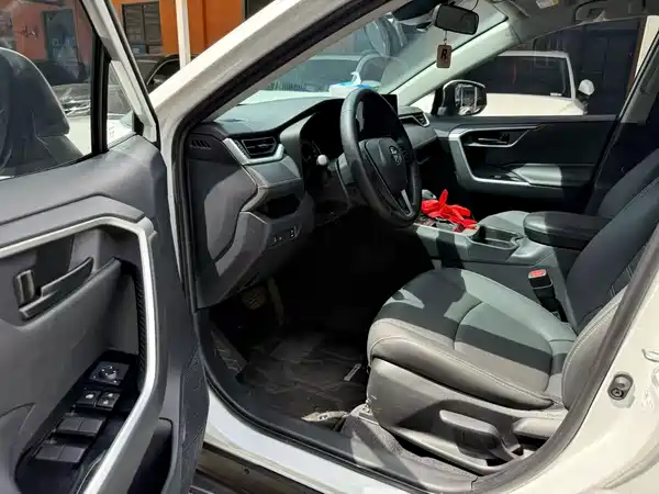 Toyota RAV4 2025