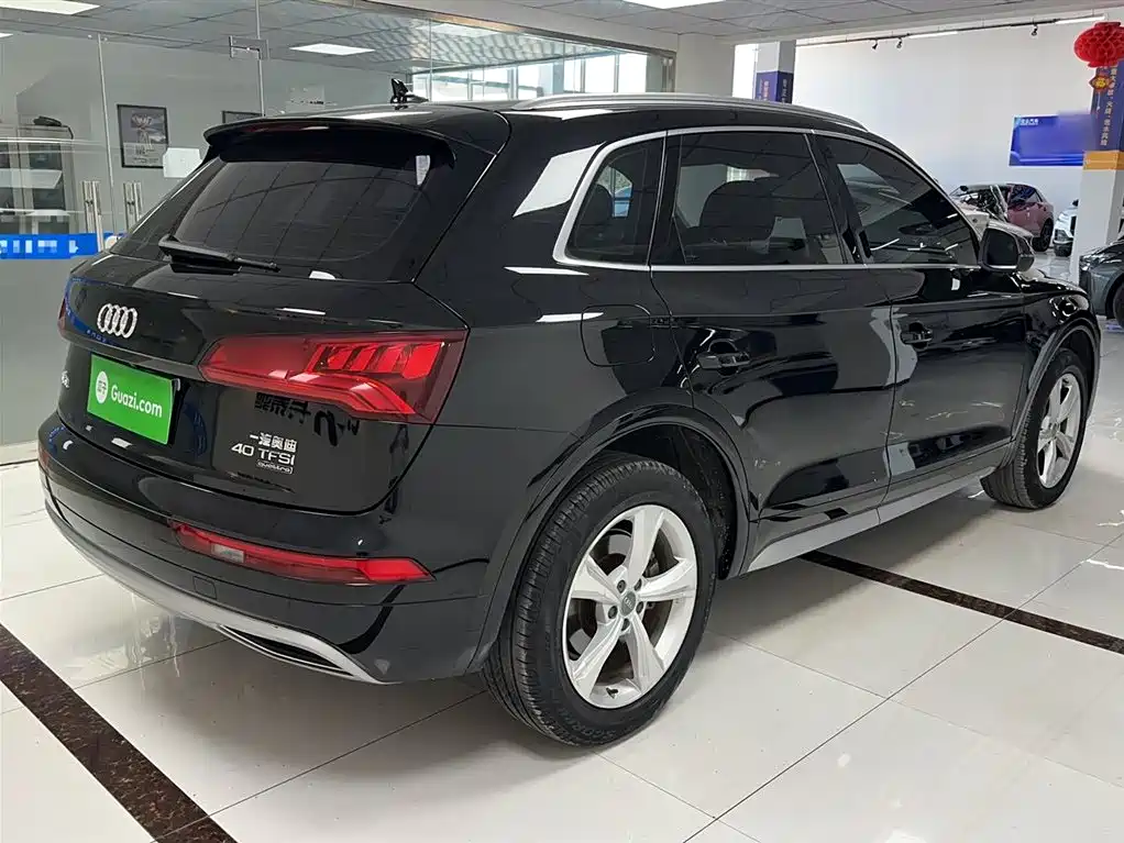 Audi Q5L 2018 — фото 12