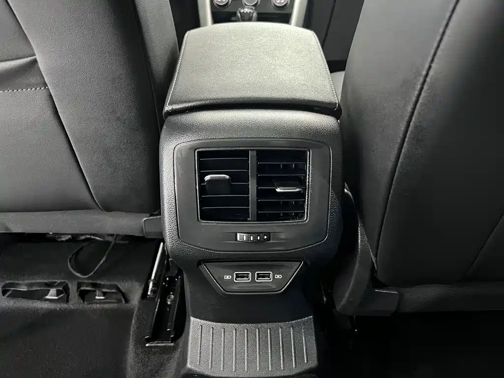 Volkswagen T-Roc 2023 — фото 12