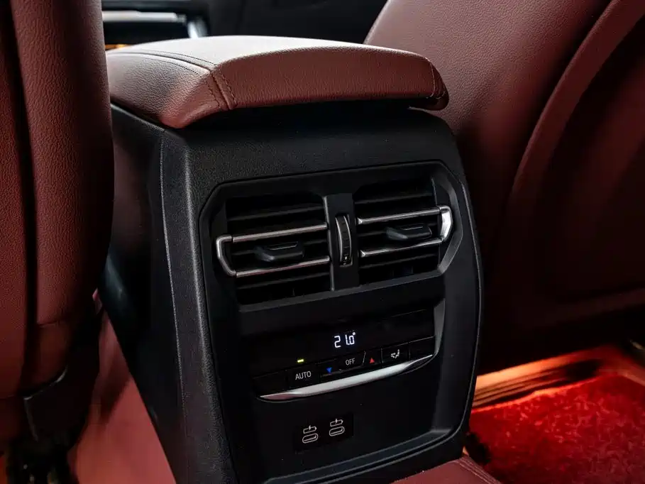 BMW 3 Series 2023 — фото 16