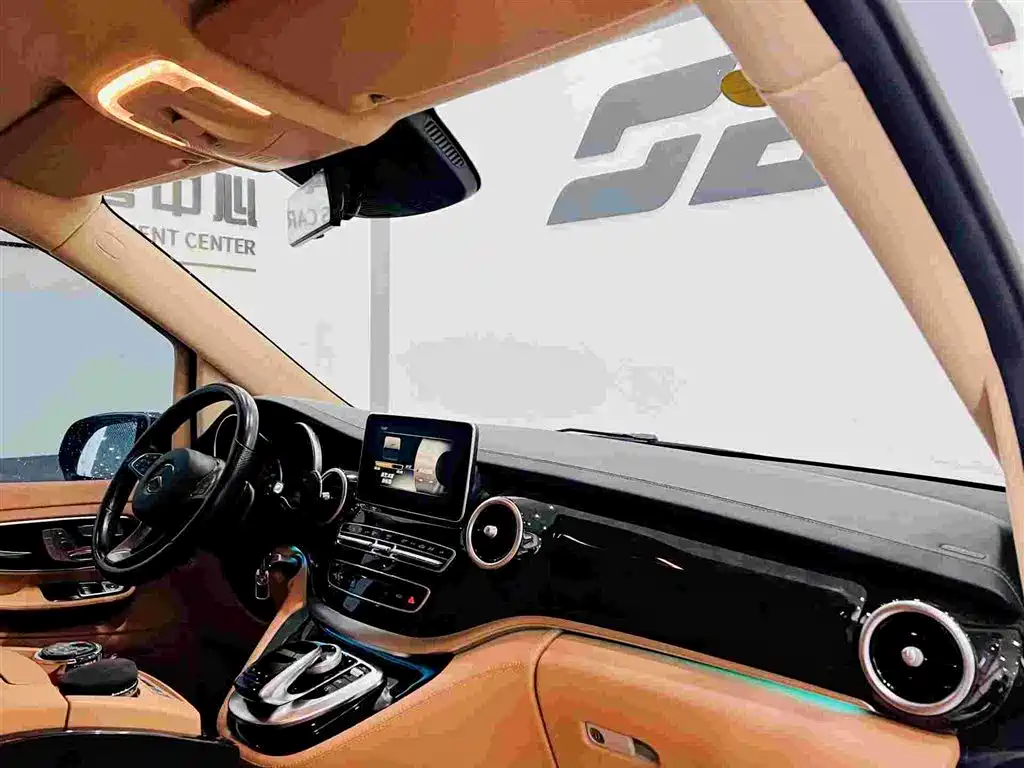 Mercedes-Benz V-Class 2020 — фото 14