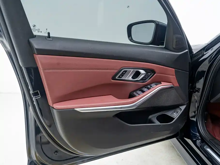 BMW 3 Series 2023 — фото 11