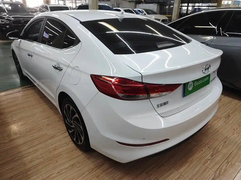Hyundai Elantra 2020 — фото 23