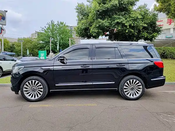 Lincoln Navigator 2021