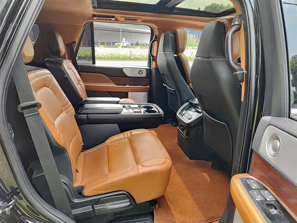 Lincoln Navigator 2021 — фото 11