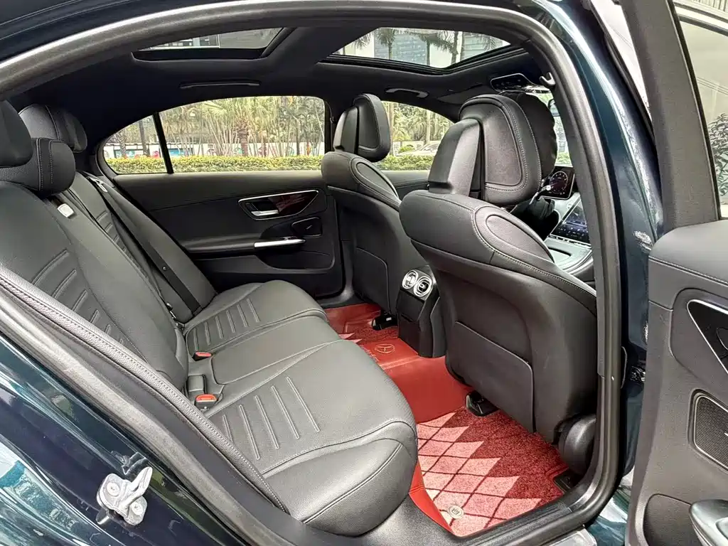 Mercedes-Benz C-Class 2024 — фото 10