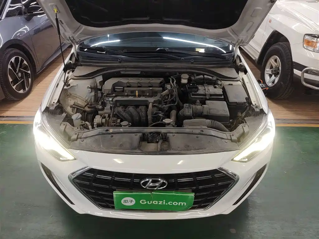 Hyundai Elantra 2020 — фото 16