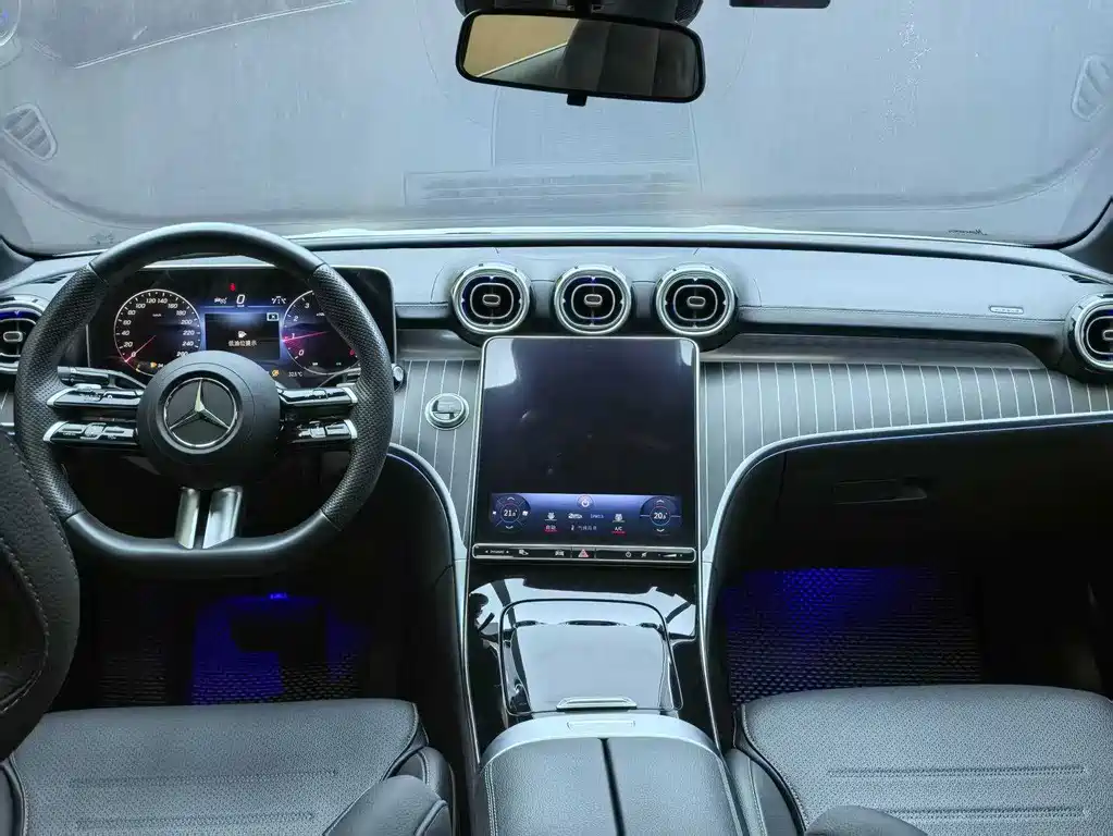 Mercedes-Benz C-Class 2024 — фото 16