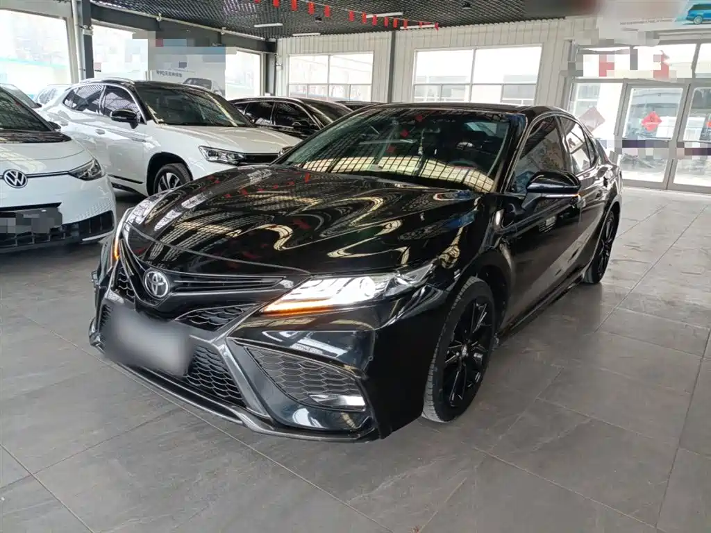 Toyota Camry 2022 — фото 1
