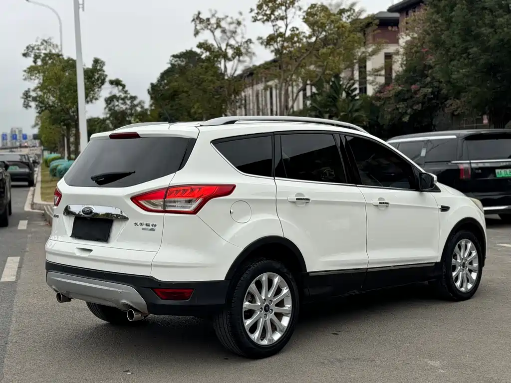 Ford Kuga 2014 — фото 12