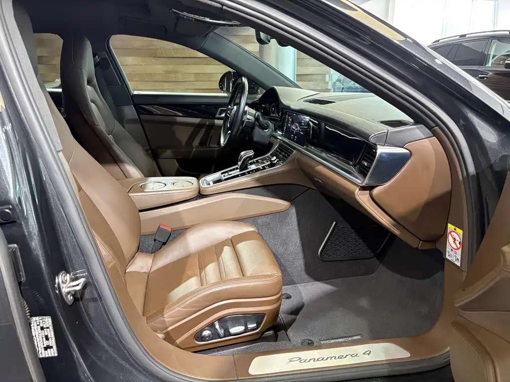 Porsche Panamera 2018 — фото 17