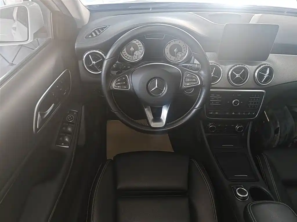 Mercedes-Benz GLA 2016 — фото 11