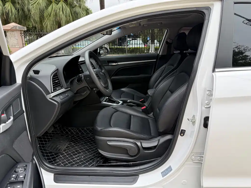 Hyundai Elantra 2019 — фото 4