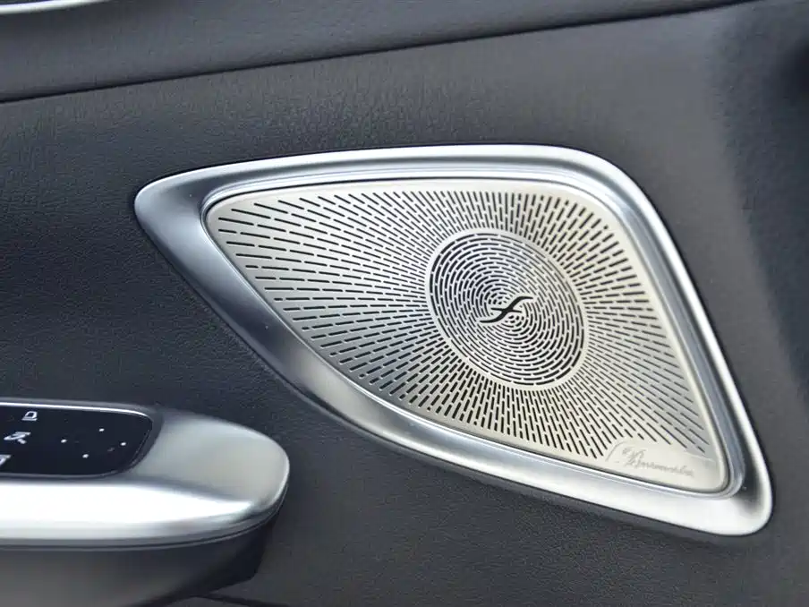 Mercedes-Benz C-Class 2024 — фото 11