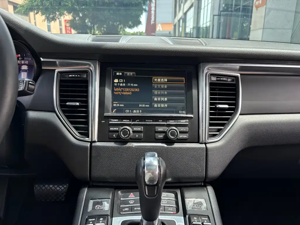 Porsche Macan 2015 — фото 12