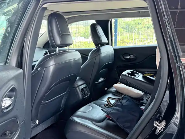 Jeep Cherokee 2016
