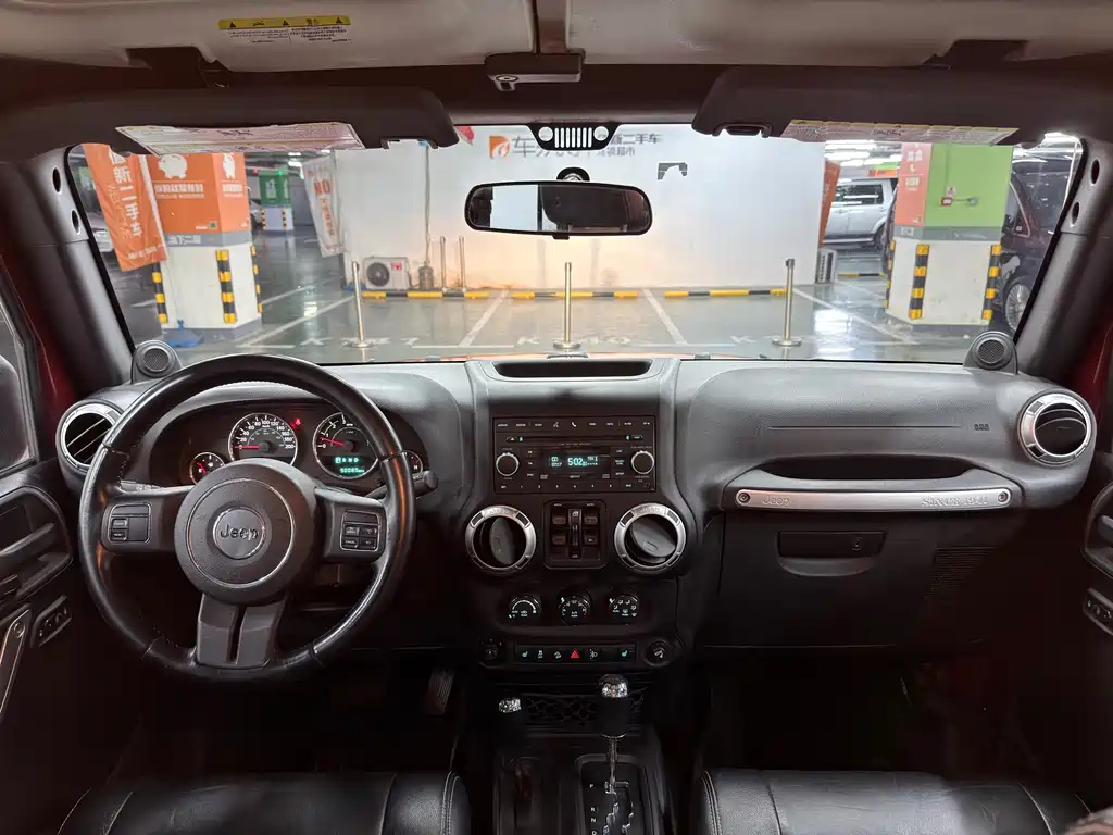 Jeep Wrangler 2012 — фото 11