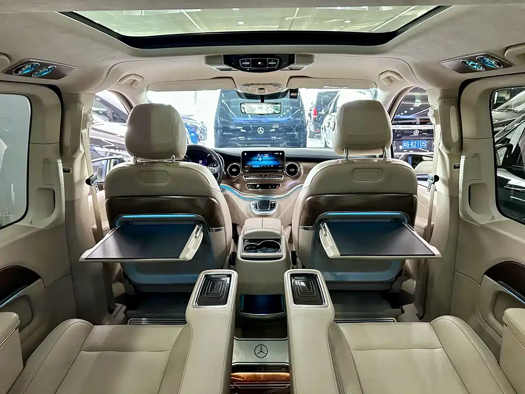 Mercedes-Benz V-Class 2022 — фото 19
