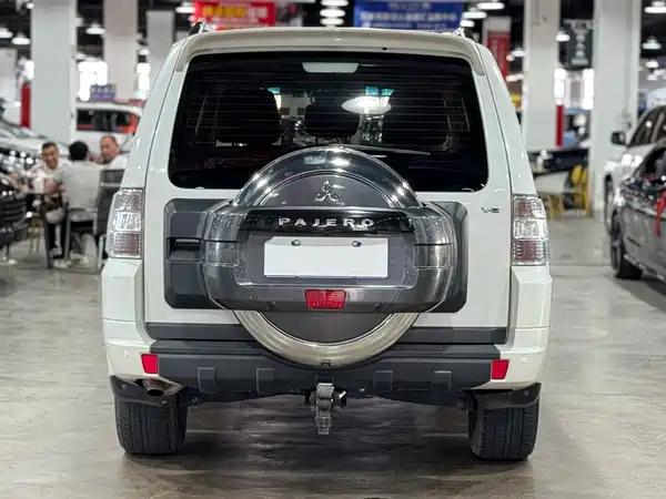 Mitsubishi Pajero 2016