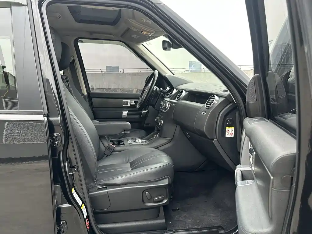 Land Rover Discovery 2017 — фото 8