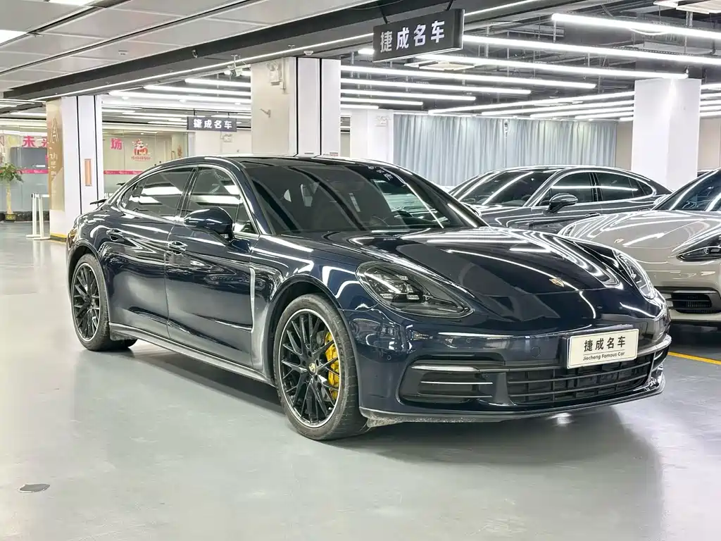 Porsche Panamera 2018 — фото 1