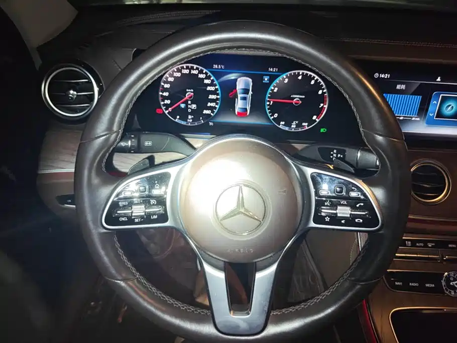 Mercedes-Benz E-Class 2020 — фото 15