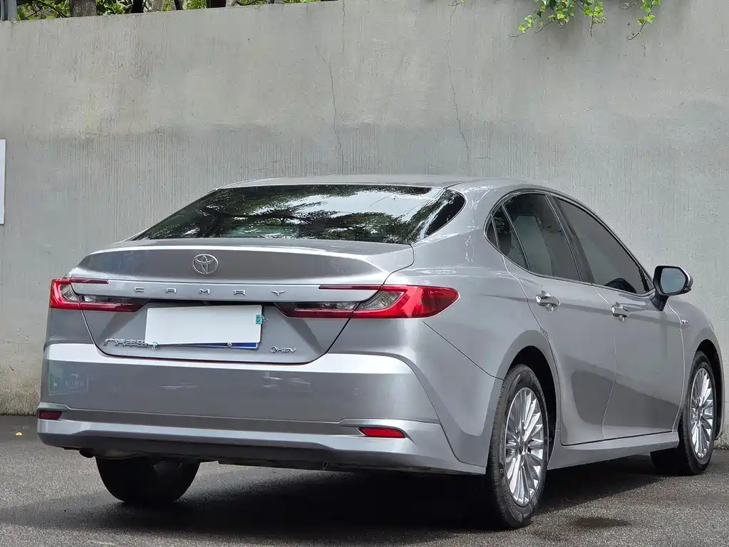 Toyota Camry 2024 — фото 4