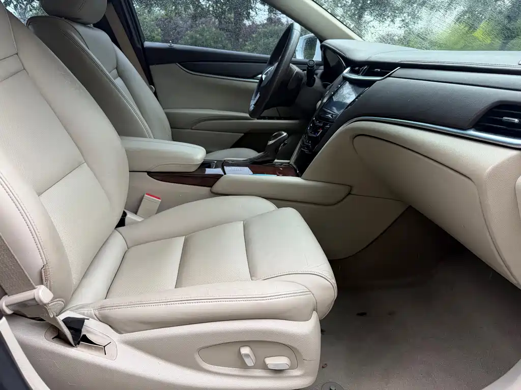 Cadillac XTS 2016 — фото 11