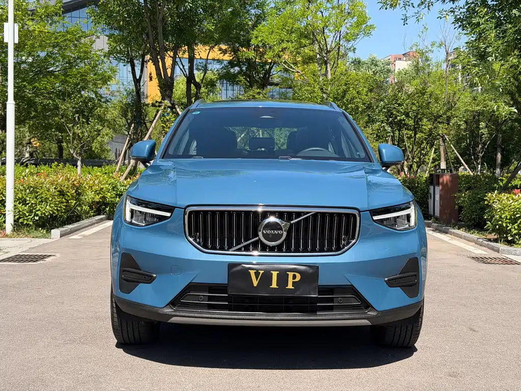 Volvo XC40 2025 — фото 2