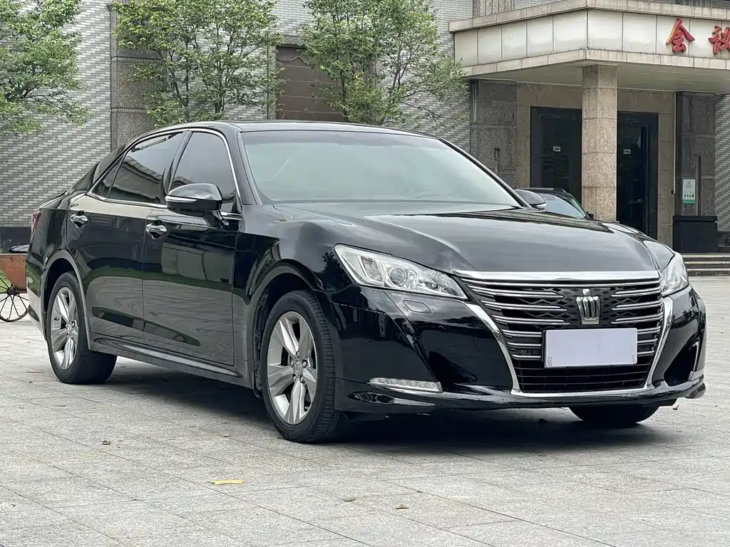 Toyota Crown 2015 — фото 2