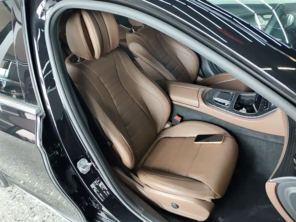 Mercedes-Benz E-Class 2020 — фото 19