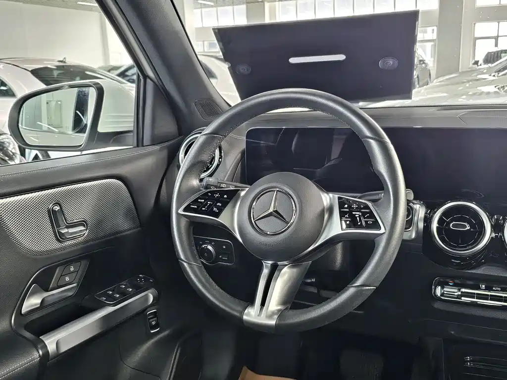 Mercedes-Benz GLB 2024