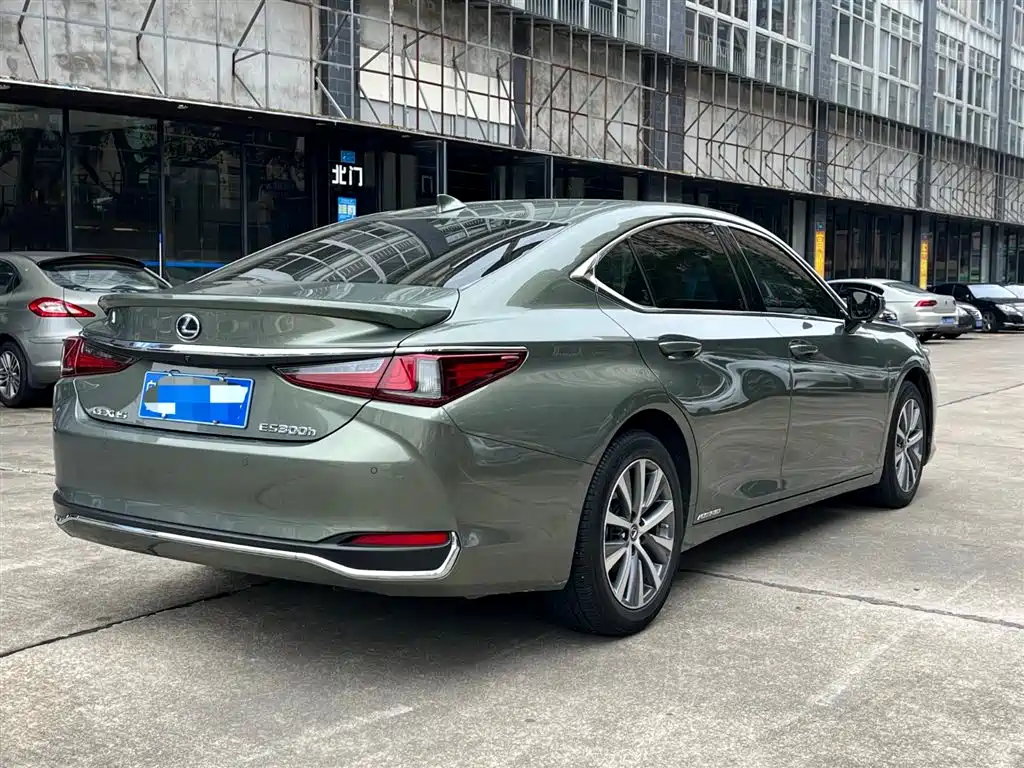 Lexus ES 2021 — фото 9