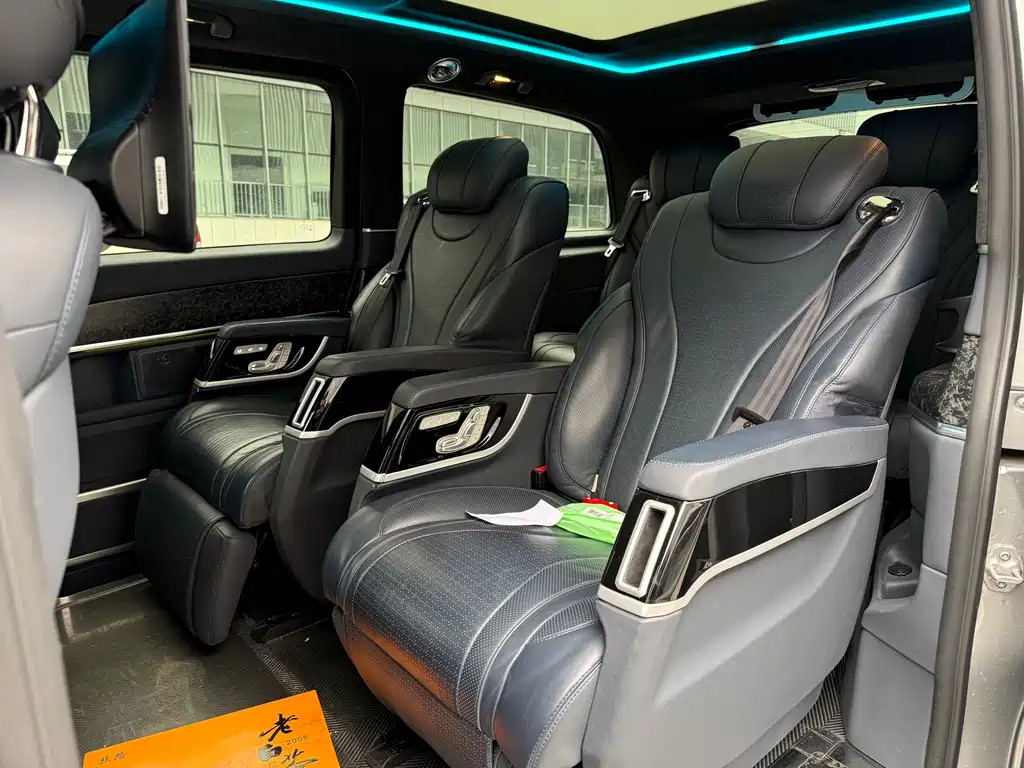 Mercedes-Benz V-Class 2022 — фото 10