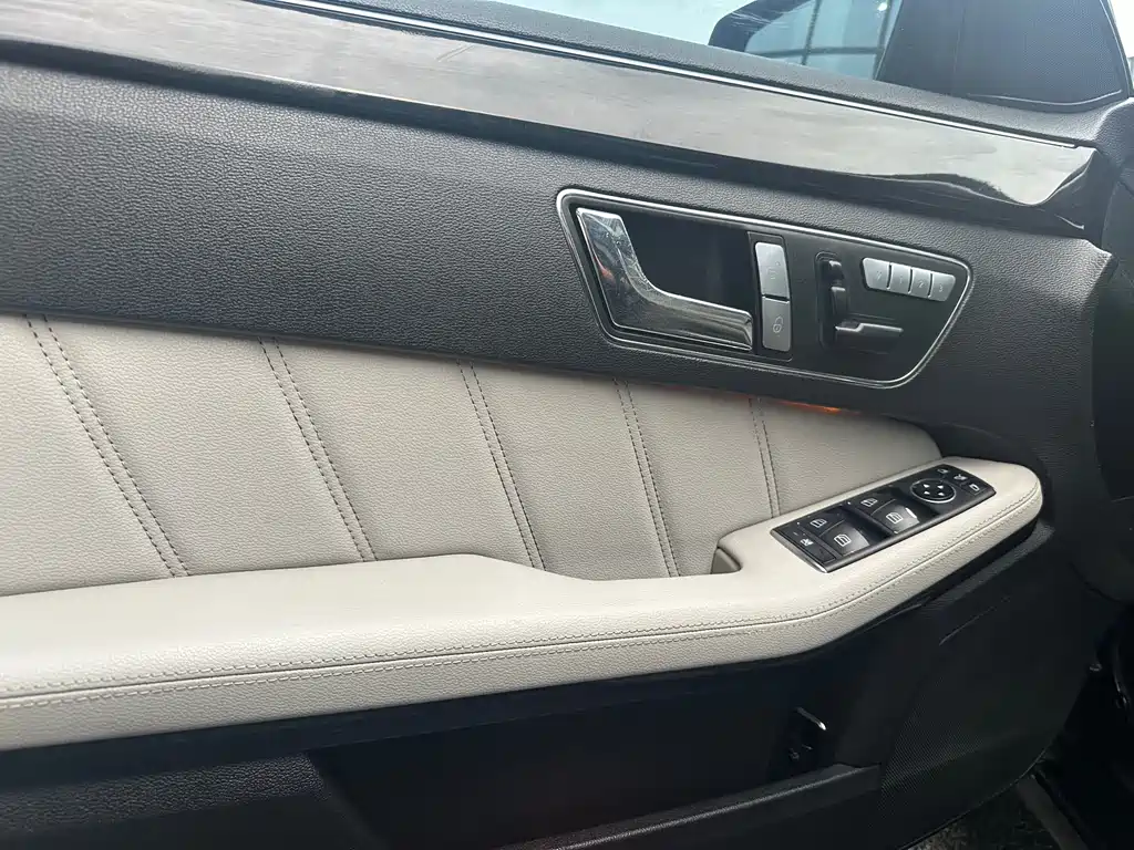 Mercedes-Benz E-Class 2011
