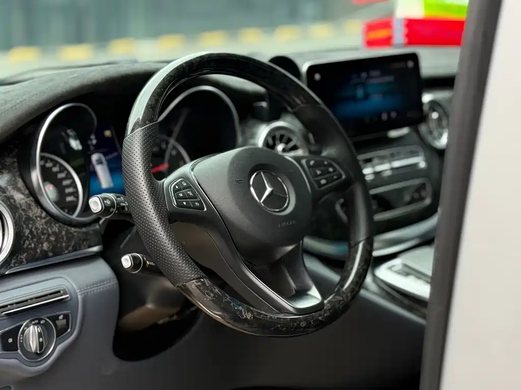 Mercedes-Benz V-Class 2022 — фото 14