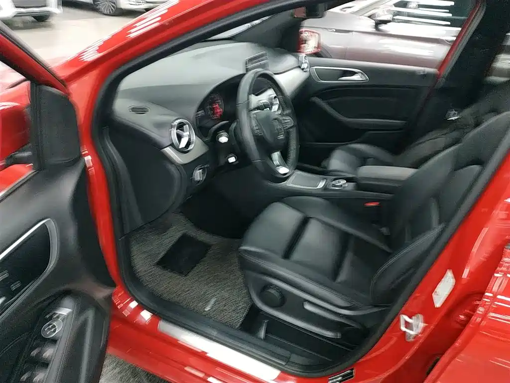 Mercedes-Benz B-Class 2018 — фото 11