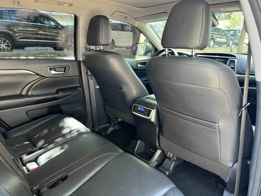 Toyota Highlander 2018 — фото 16