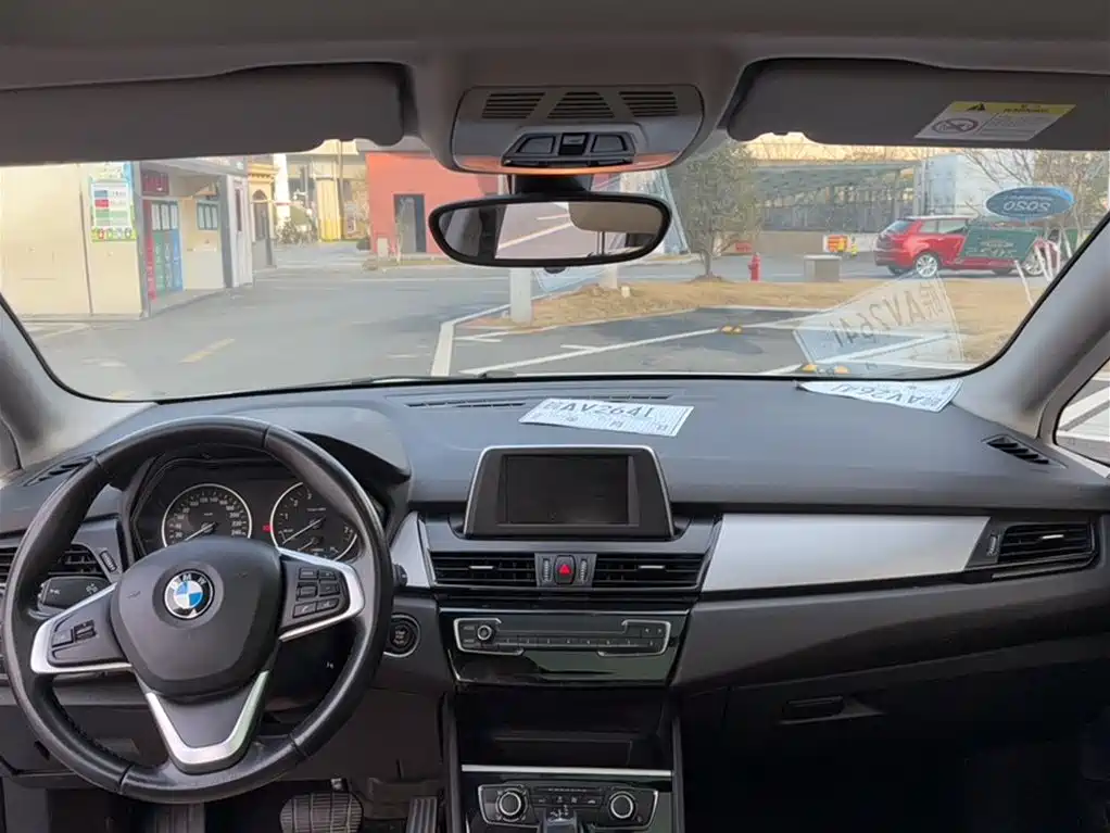 BMW 2 Series Active Tourer 2017 — фото 15