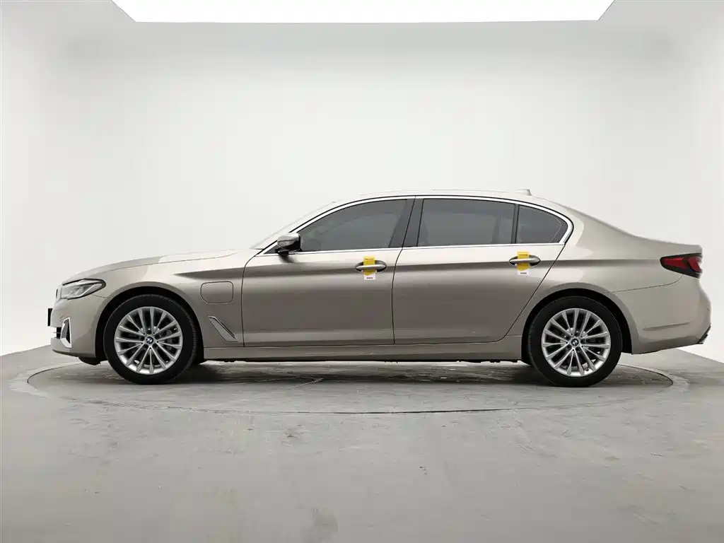 BMW 5 Series New Energy 2021 — фото 7